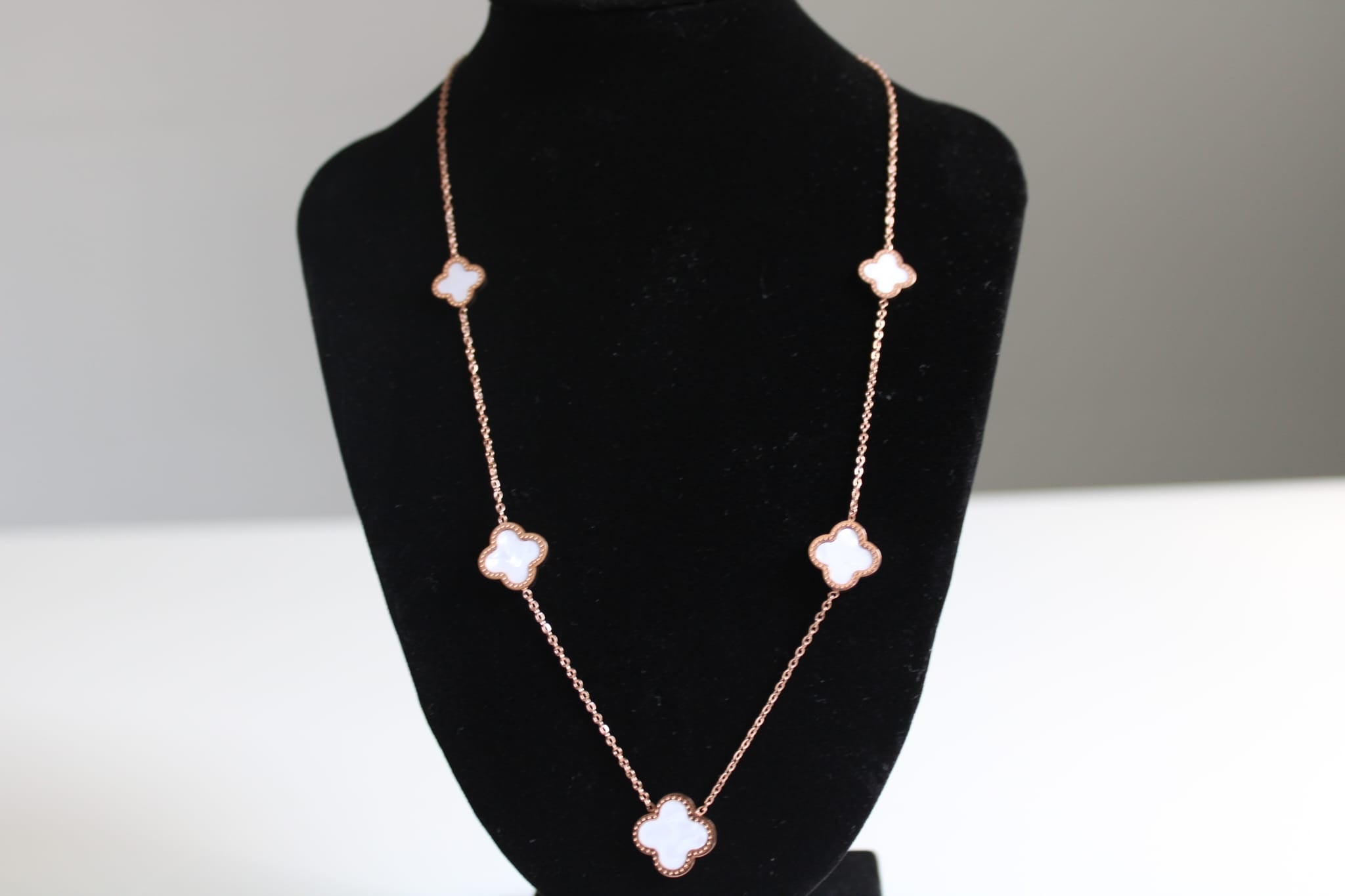 Fünfblütige Kleeblatt Halskette (Roségold)
